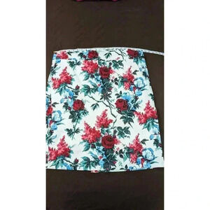 Laura Byrnes of California Pencil Skirt white w/ blue & red floral print size 4x